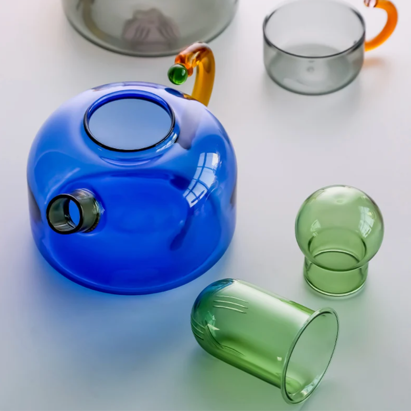 Théière et tasses en verre design